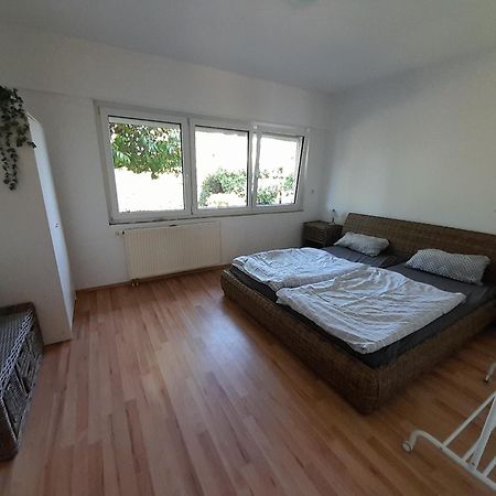 Goldstueck Im Gruenen Apartment Bad Schonborn Luaran gambar